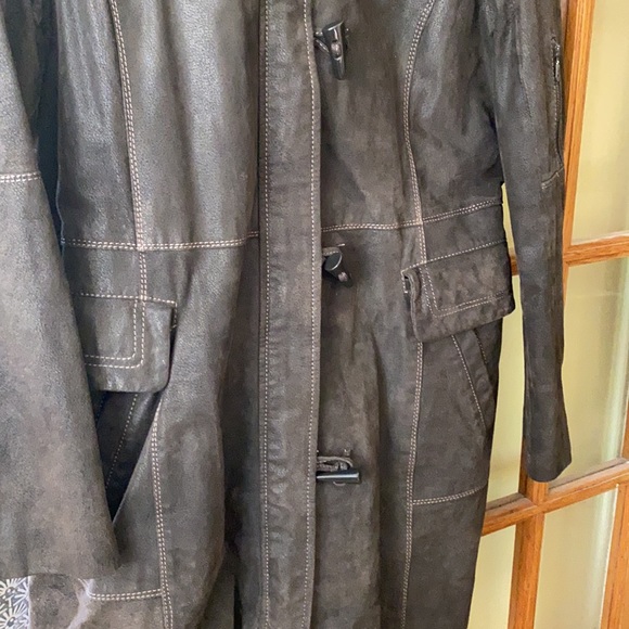 Danier leather coat with removable thinsulate liner - Picture 3 of 8